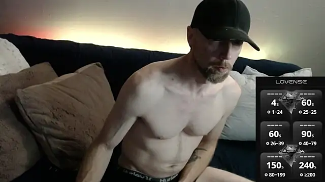 Snapshot of MaxRouger chatting on 1, 12, 2025 MaxRouger online show from 1, 12, 2025