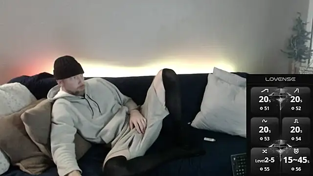 Snapshot of MaxRouger chatting on 1, 12, 2025 MaxRouger online show from 1, 12, 2025