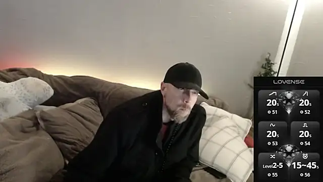 Snapshot of MaxRouger chatting on 5, 12, 2025 MaxRouger online show from 5, 12, 2025