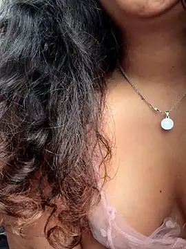 Peach Girll online show from 25, 2, 2026