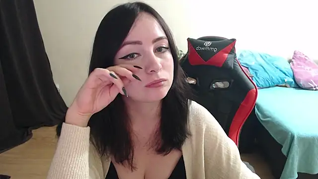 Snapshot of Laralianna chatting on 27, 10, 2025 Laralianna online show from 27, 10, 2025