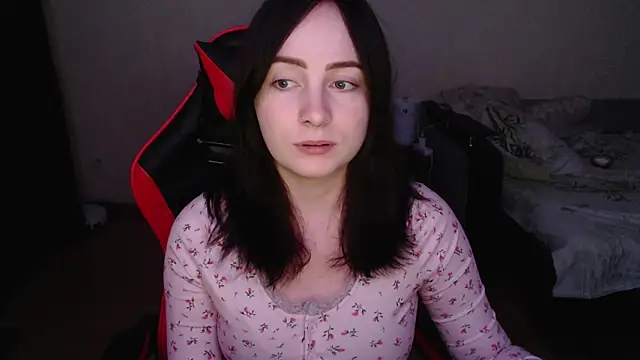 Snapshot of Laralianna chatting on 1, 11, 2025 Laralianna online show from 1, 11, 2025