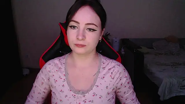 Snapshot of Laralianna chatting on 2, 11, 2025 Laralianna online show from 2, 11, 2025