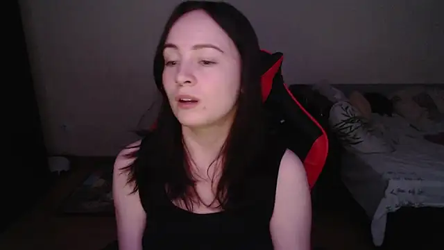 Snapshot of Laralianna chatting on 11, 11, 2025 Laralianna online show from 11, 11, 2025