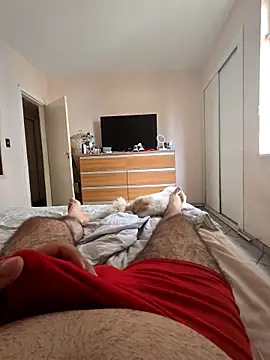 Snapshot of MysterBearMG chatting on 8, 10, 2025 MysterBearMG online show from 8, 10, 2025