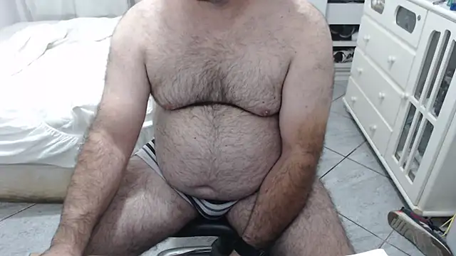 Snapshot of MysterBearMG chatting on 11, 11, 2025 MysterBearMG online show from 11, 11, 2025