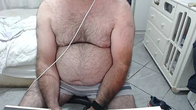 Snapshot of MysterBearMG chatting on 13, 11, 2025 MysterBearMG online show from 13, 11, 2025