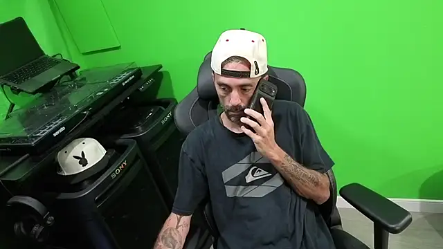 Snapshot of kuruptxxx_live chatting on 8, 10, 2025 kuruptxxx live online show from 8, 10, 2025