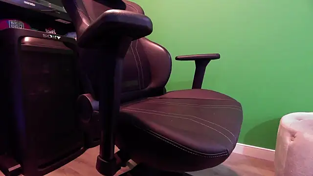 Snapshot of kuruptxxx_live chatting on 21, 10, 2025 kuruptxxx live online show from 21, 10, 2025