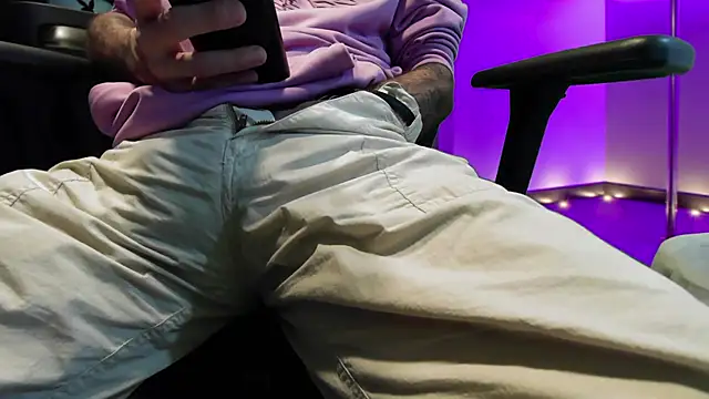 Snapshot of kuruptxxx_live chatting on 5, 11, 2025 kuruptxxx live online show from 5, 11, 2025