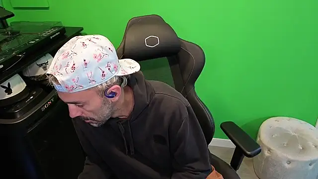 Snapshot of kuruptxxx_live chatting on 12, 11, 2025 kuruptxxx live online show from 12, 11, 2025