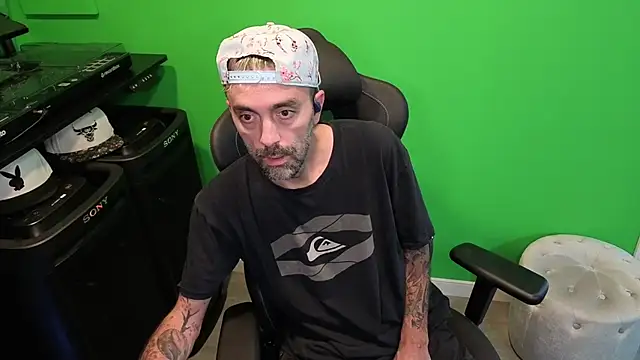 Snapshot of kuruptxxx_live chatting on 14, 11, 2025 kuruptxxx live online show from 14, 11, 2025