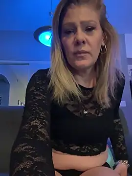 Lexi Shocker online show from 22, 3, 2025