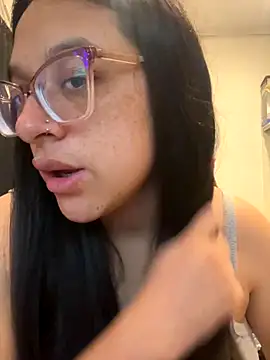 Snapshot of Ninnfa chatting on 4, 11, 2025 Ninnfa online show from 4, 11, 2025