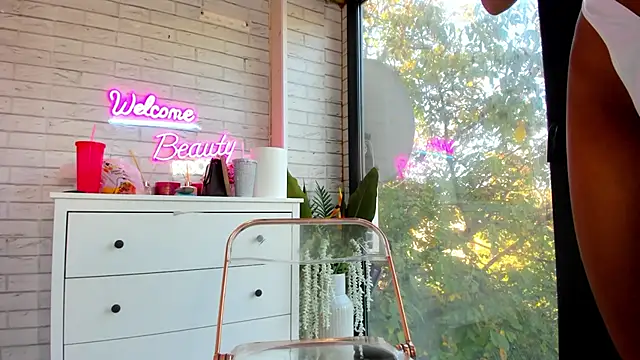 Snapshot of Britney_Charm_ chatting on 20, 10, 2025 Britney Charm online show from 20, 10, 2025