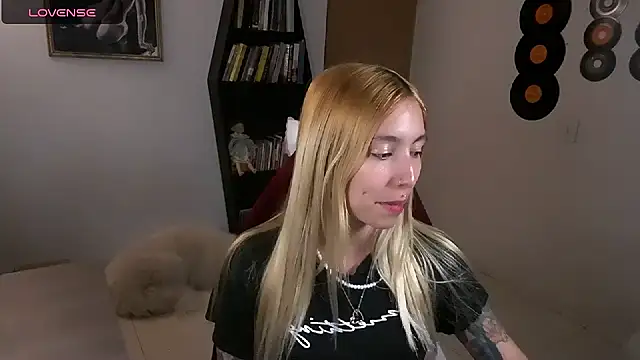 Saucy Jenn online show from 4, 10, 2025