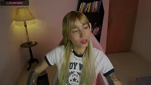 Snapshot of Saucy_Jenn chatting on 7, 2, 2026 Saucy Jenn online show from 7, 2, 2026