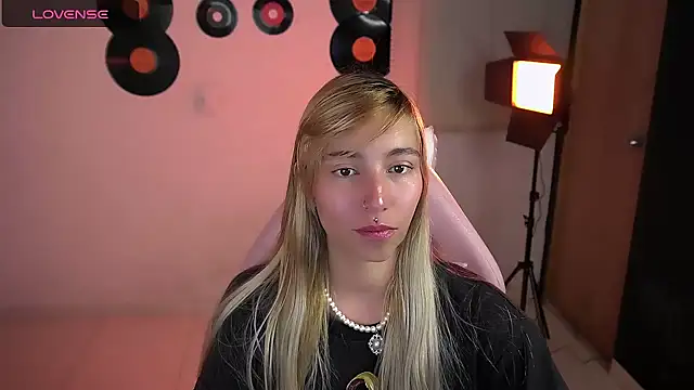 Snapshot of Saucy_Jenn chatting on 22, 3, 2026 Saucy Jenn online show from 22, 3, 2026