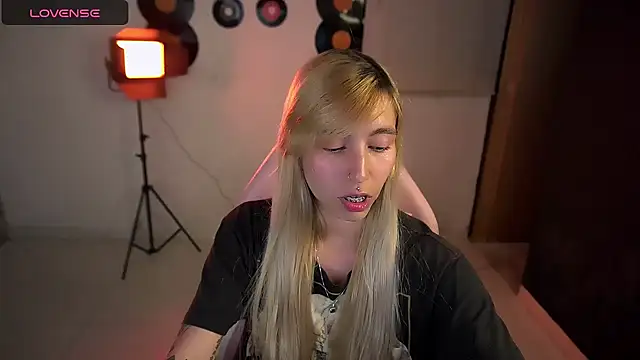 Snapshot of Saucy_Jenn chatting on 29, 3, 2026 Saucy Jenn online show from 29, 3, 2026