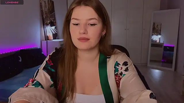 Snapshot of alwaysfrida chatting on 6, 11, 2025 alwaysfrida online show from 6, 11, 2025