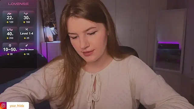 Snapshot of alwaysfrida chatting on 11, 11, 2025 alwaysfrida online show from 11, 11, 2025