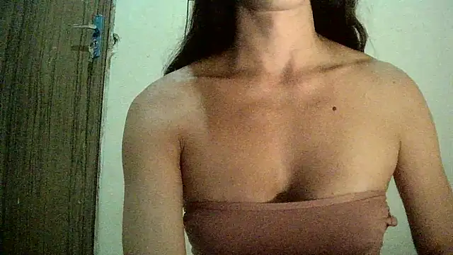 Snapshot of AlexiaDuucan chatting on 12, 1, 2025 AlexiaDuucan online show from 12, 1, 2025
