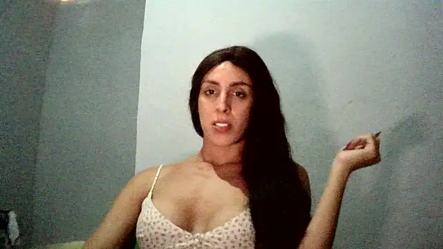 Snapshot of AlexiaDuucan chatting on 24, 1, 2025 AlexiaDuucan online show from 24, 1, 2025