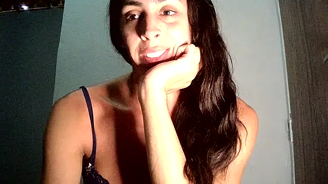 Snapshot of AlexiaDuucan chatting on 8, 3, 2025 AlexiaDuucan online show from 8, 3, 2025