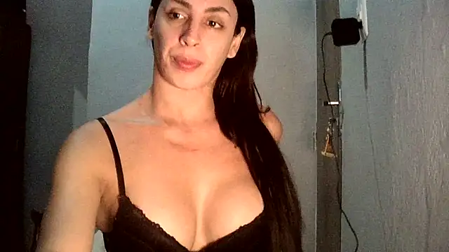 Snapshot of AlexiaDuucan chatting on 4, 10, 2025 AlexiaDuucan online show from 4, 10, 2025