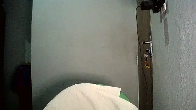 Snapshot of AlexiaDuucan chatting on 22, 10, 2025 AlexiaDuucan online show from 22, 10, 2025