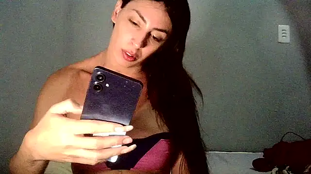 Snapshot of AlexiaDuucan chatting on 6, 11, 2025 AlexiaDuucan online show from 6, 11, 2025