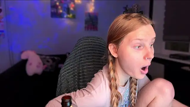 Snapshot of Chanel_Gill chatting on 17, 12, 2025 Chanel Gill online show from 17, 12, 2025