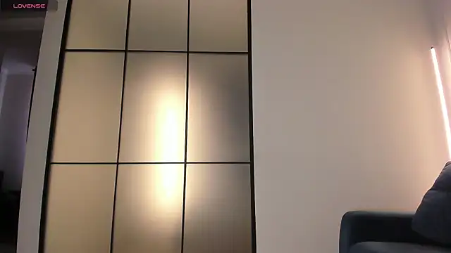 Lunaonekiss online show from 17, 10, 2025