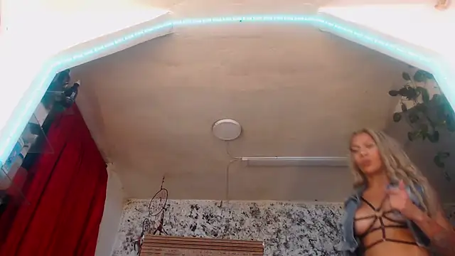 Snapshot of hornytsblonde chatting on 21, 1, 2025 hornytsblonde online show from 21, 1, 2025