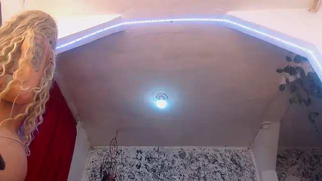 Snapshot of hornytsblonde chatting on 25, 1, 2025 hornytsblonde online show from 25, 1, 2025