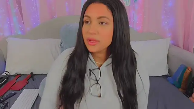 MeghanXO online show from 4, 12, 2024