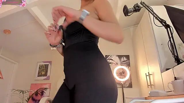 Snapshot of catalinasaiz chatting on 11, 1, 2025 catalinasaiz online show from 11, 1, 2025