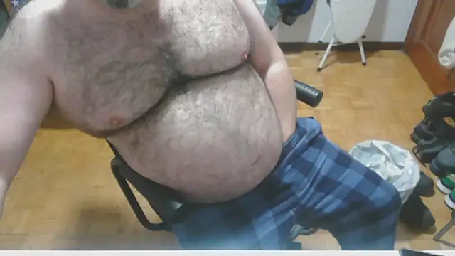 Snapshot of mikeyhotbear chatting on 19, 12, 2024 mikeyhotbear online show from 19, 12, 2024