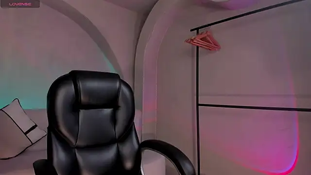 Snapshot of ErikaBenz_ chatting on 21, 10, 2025 ErikaBenz online show from 21, 10, 2025