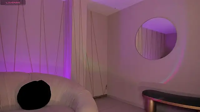 Snapshot of ErikaBenz_ chatting on 24, 10, 2025 ErikaBenz online show from 24, 10, 2025