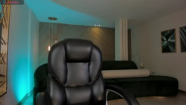 Snapshot of ErikaBenz_ chatting on 10, 11, 2025 ErikaBenz online show from 10, 11, 2025