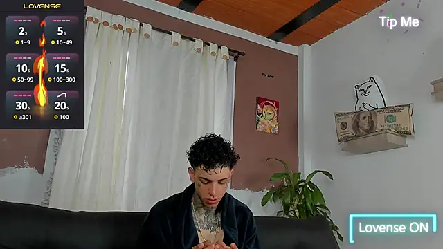 Snapshot of Aron_ford chatting on 19, 10, 2025 Aron ford online show from 19, 10, 2025