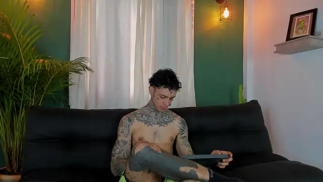 Snapshot of Aron_ford chatting on 30, 10, 2025 Aron ford online show from 30, 10, 2025