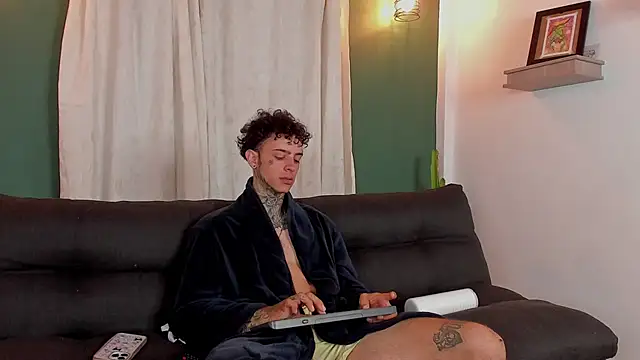 Snapshot of Aron_ford chatting on 5, 11, 2025 Aron ford online show from 5, 11, 2025