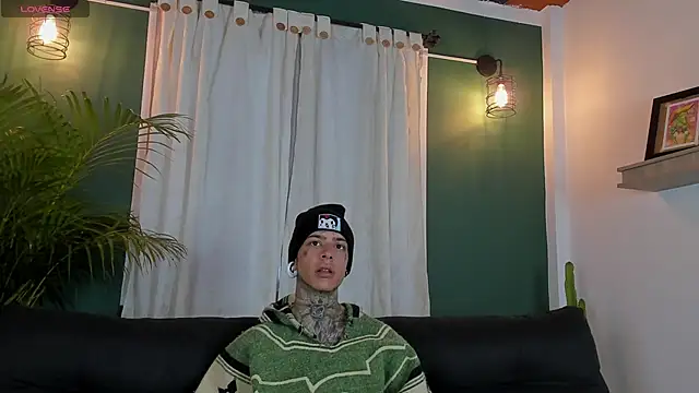 Snapshot of Aron_ford chatting on 14, 11, 2025 Aron ford online show from 14, 11, 2025