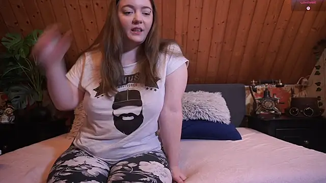 Snapshot of TessaWinter chatting on 31, 10, 2025 TessaWinter online show from 31, 10, 2025