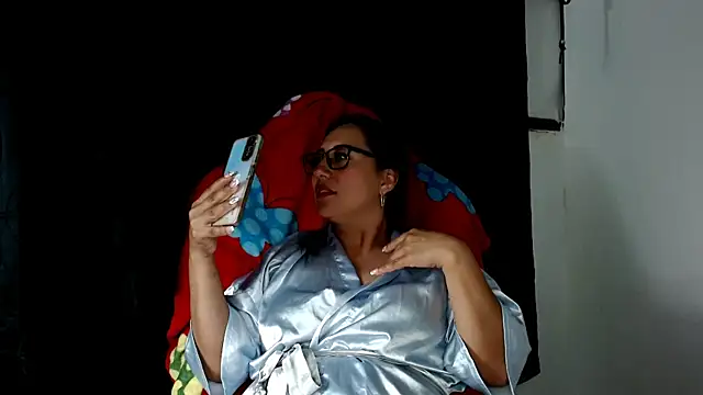 carolinalovee  online show from 12, 1, 2025