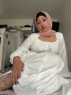 Snapshot of adila_anich chatting on 14, 12, 2024 adila anich online show from 14, 12, 2024