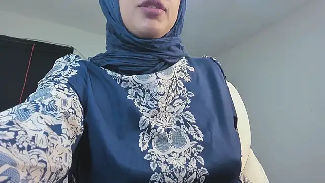 Snapshot of adila_anich chatting on 10, 1, 2025 adila anich online show from 10, 1, 2025