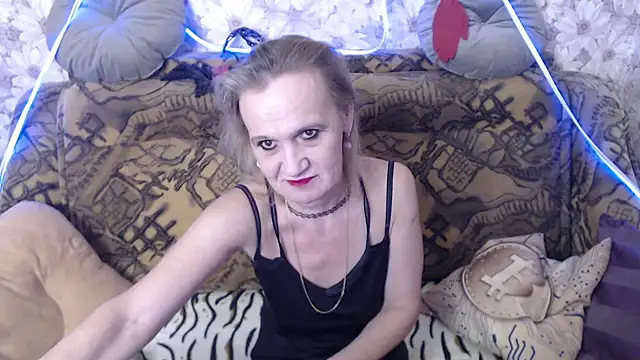 Snapshot of MissBekker chatting on 2, 10, 2025 MissBekker online show from 2, 10, 2025